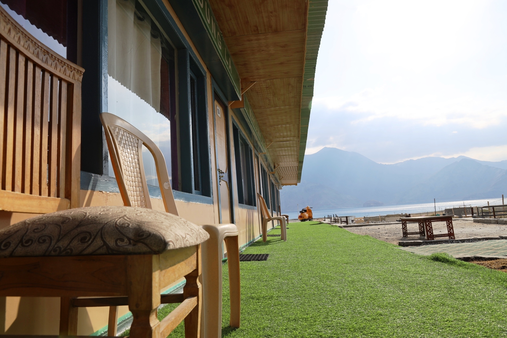 Pangong Tso lake view near Himalayan Wooden Cottage Merak Ladakh